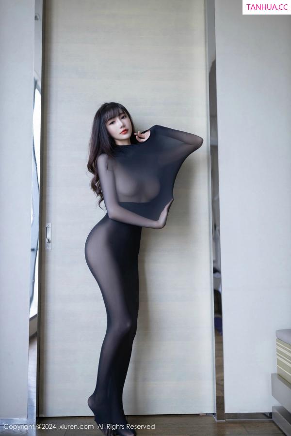 陆萱萱  [XiuRen]高清写真图 2024.12.12 No.9590 陆萱萱 黑丝美腿第2张图片